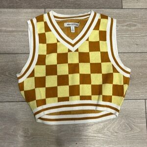 Urban Outfitters crop vest size large